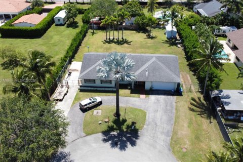 Купить виллу или дом в Хомстед, Флорида 7 комнат, 167.41м2, № 2036981 - фото 28