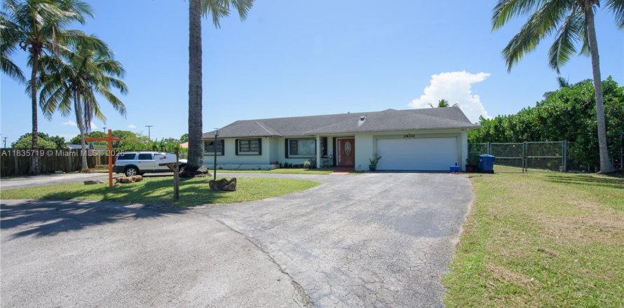 Дом в Хомстед, Флорида 7 комнат, 167.41м2 № 2036981