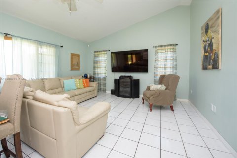 Купить виллу или дом в Хомстед, Флорида 7 комнат, 167.41м2, № 2036981 - фото 8