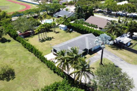 Купить виллу или дом в Хомстед, Флорида 7 комнат, 167.41м2, № 2036981 - фото 27