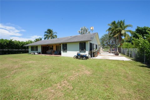 Купить виллу или дом в Хомстед, Флорида 7 комнат, 167.41м2, № 2036981 - фото 21