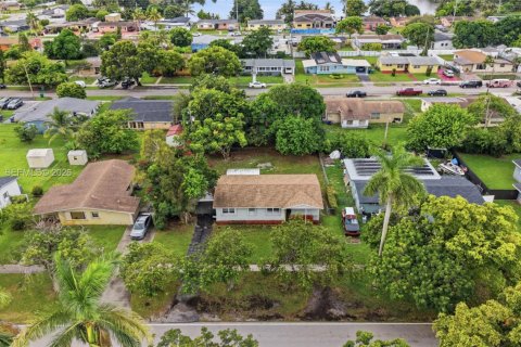 Villa ou maison à vendre à Miami Gardens, Floride: 3 chambres, 104.61 m2 № 2429751 - photo 5