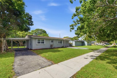 Villa ou maison à vendre à Miami Gardens, Floride: 3 chambres, 104.61 m2 № 2429751 - photo 9