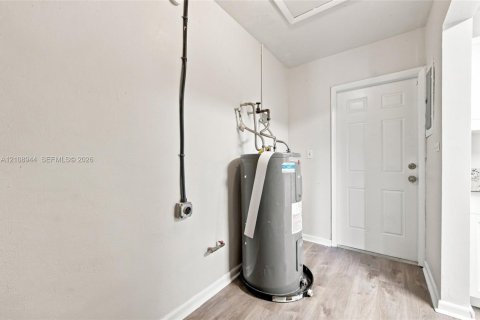 Villa ou maison à vendre à Miami Gardens, Floride: 3 chambres, 104.61 m2 № 2429751 - photo 30