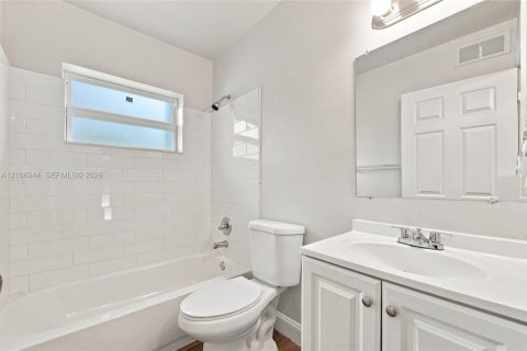 Villa ou maison à vendre à Miami Gardens, Floride: 3 chambres, 104.61 m2 № 2429751 - photo 24