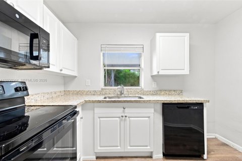 Villa ou maison à vendre à Miami Gardens, Floride: 3 chambres, 104.61 m2 № 2429751 - photo 29
