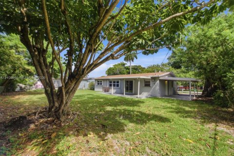 Villa ou maison à vendre à Miami Gardens, Floride: 3 chambres, 104.61 m2 № 2429751 - photo 3