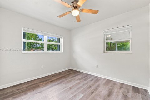 Villa ou maison à vendre à Miami Gardens, Floride: 3 chambres, 104.61 m2 № 2429751 - photo 21