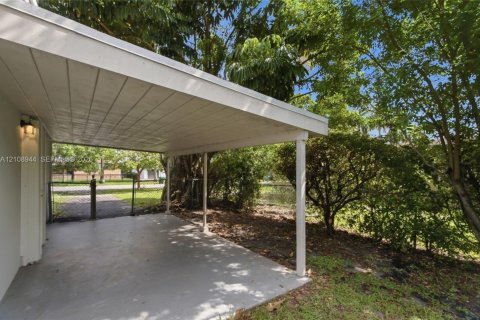 Villa ou maison à vendre à Miami Gardens, Floride: 3 chambres, 104.61 m2 № 2429751 - photo 4