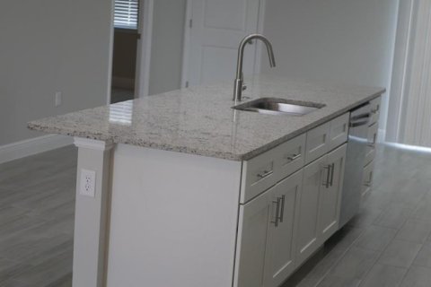 Villa ou maison à louer à Poinciana, Floride: 4 chambres, 167.22 m2 № 2394014 - photo 3