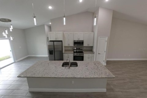 Villa ou maison à louer à Poinciana, Floride: 4 chambres, 167.22 m2 № 2394014 - photo 5