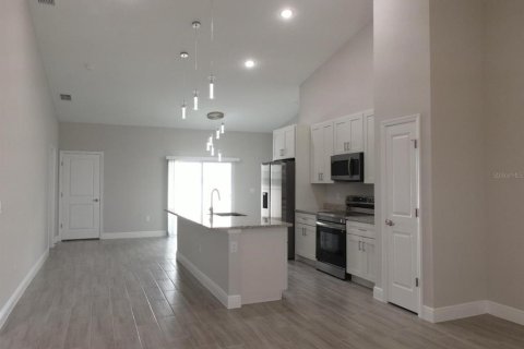 Villa ou maison à louer à Poinciana, Floride: 4 chambres, 167.22 m2 № 2394014 - photo 2