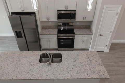 Villa ou maison à louer à Poinciana, Floride: 4 chambres, 167.22 m2 № 2394014 - photo 4