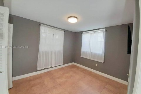 Copropriété à vendre à North Miami, Floride: 2 chambres, 81.1 m2 № 1957132 - photo 8