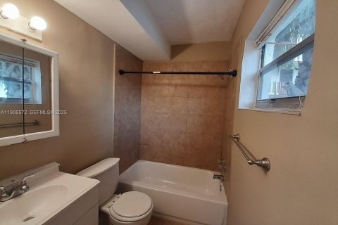 Copropriété à vendre à North Miami, Floride: 2 chambres, 81.1 m2 № 1957132 - photo 7