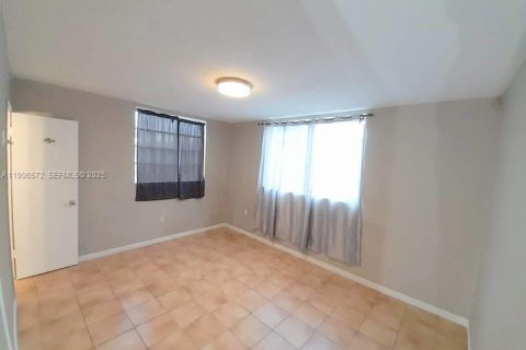 Copropriété à vendre à North Miami, Floride: 2 chambres, 81.1 m2 № 1957132 - photo 6