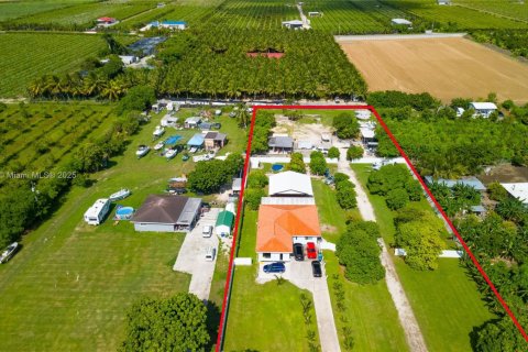 Купить виллу или дом в Хомстед, Флорида 3 спальни, 156.17м2, № 1983180 - фото 11