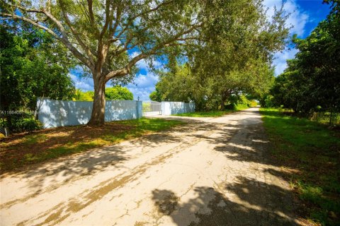 Купить виллу или дом в Хомстед, Флорида 3 спальни, 156.17м2, № 1983180 - фото 8