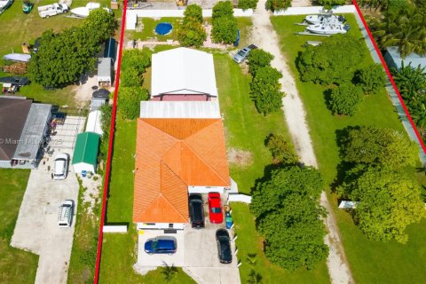 Купить виллу или дом в Хомстед, Флорида 3 спальни, 156.17м2, № 1983180 - фото 15