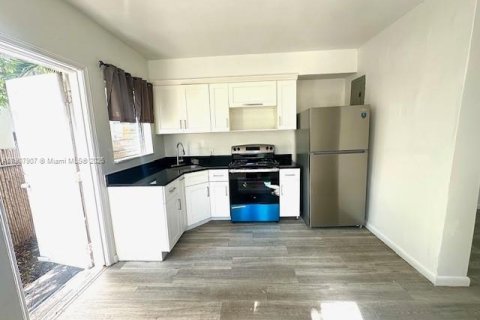 Apartamento en alquiler en Miami Beach, Florida, 2 dormitorios, 467.48 m2 № 1967711 - foto 8