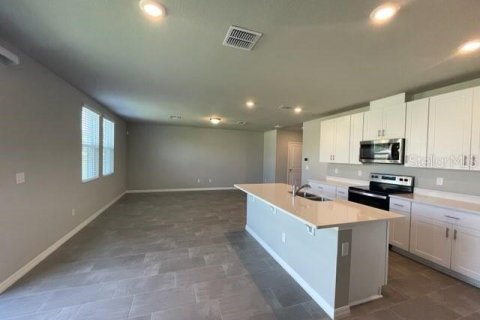 Villa ou maison à louer à Zephyrhills, Floride: 3 chambres, 182.46 m2 № 2156450 - photo 6