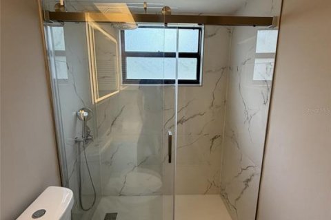 Copropriété à vendre à Sarasota, Floride: 2 chambres, 113.43 m2 № 2345036 - photo 11