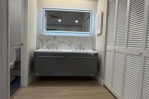 Copropriété à vendre à Sarasota, Floride: 2 chambres, 113.43 m2 № 2345036 - photo 14