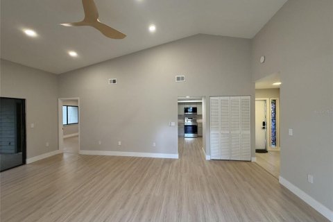 Copropriété à vendre à Sarasota, Floride: 2 chambres, 113.43 m2 № 2345036 - photo 4