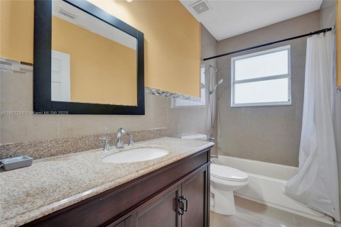 Townhouse in Homestead, Florida 3 bedrooms, 128.11 sq.m. № 1923951 - photo 8