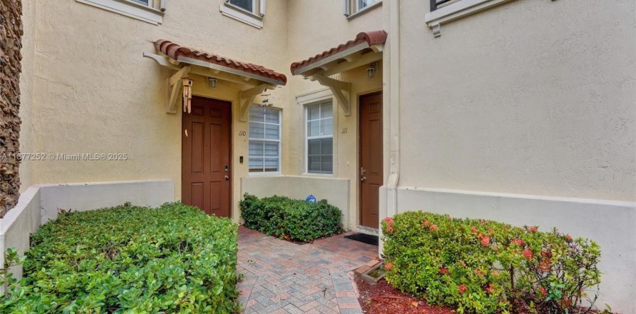 Townhouse in Homestead, Florida 3 bedrooms, 128.11 sq.m. № 1923951