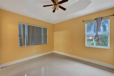 Townhouse in Homestead, Florida 3 bedrooms, 128.11 sq.m. № 1923951 - photo 7