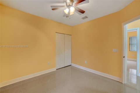 Townhouse in Homestead, Florida 3 bedrooms, 128.11 sq.m. № 1923951 - photo 14