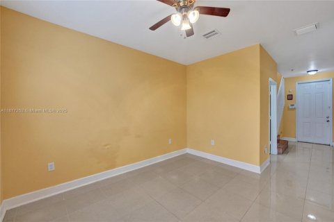 Townhouse in Homestead, Florida 3 bedrooms, 128.11 sq.m. № 1923951 - photo 27