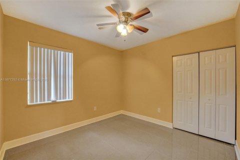 Townhouse in Homestead, Florida 3 bedrooms, 128.11 sq.m. № 1923951 - photo 15