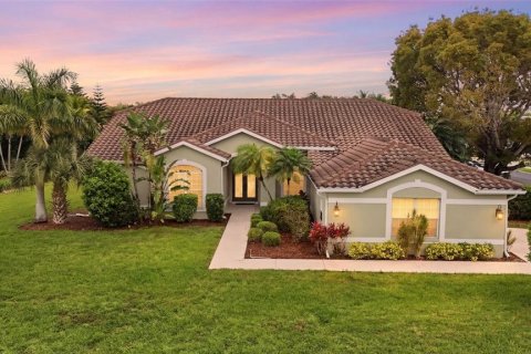 House in Fort Myers, Florida 4 bedrooms, 246.28 sq.m. № 2135375