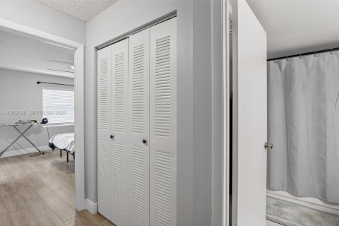 Купить кондоминиум в Санрайз, Флорида 1 спальня, 70.05м2, № 2008483 - фото 12