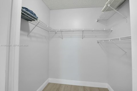 Купить кондоминиум в Санрайз, Флорида 1 спальня, 70.05м2, № 2008483 - фото 16