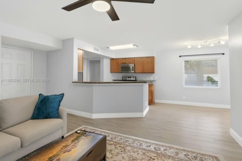 Купить кондоминиум в Санрайз, Флорида 1 спальня, 70.05м2, № 2008483 - фото 3