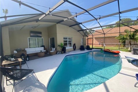 House in Kissimmee, Florida 3 bedrooms, 152.55 sq.m. № 2202340 - photo 2