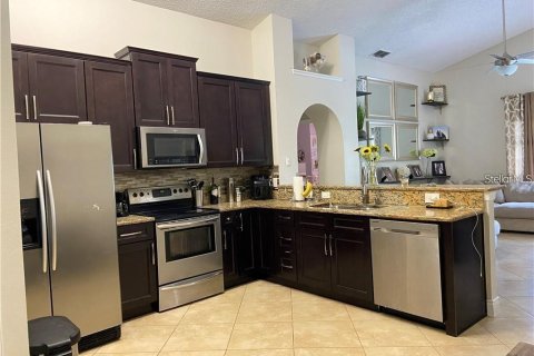 House in Kissimmee, Florida 3 bedrooms, 152.55 sq.m. № 2202340 - photo 5