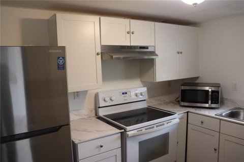 Condominio en alquiler en Port Charlotte, Florida, 2 dormitorios, 103.68 m2 № 1898514 - foto 2