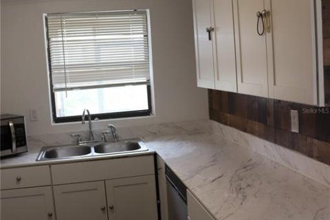 Condominio en alquiler en Port Charlotte, Florida, 2 dormitorios, 103.68 m2 № 1898514 - foto 5