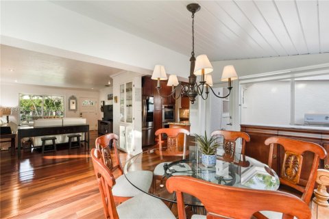 House in Key Biscayne, Florida 3 bedrooms, 121.14 sq.m. № 2051780 - photo 4