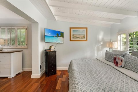 House in Key Biscayne, Florida 3 bedrooms, 121.14 sq.m. № 2051780 - photo 13