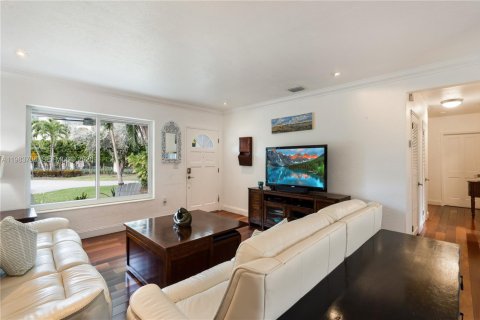 House in Key Biscayne, Florida 3 bedrooms, 121.14 sq.m. № 2051780 - photo 6