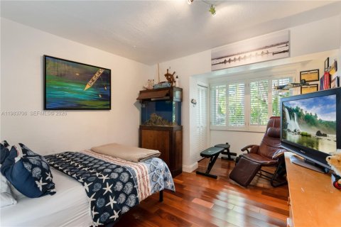 House in Key Biscayne, Florida 3 bedrooms, 121.14 sq.m. № 2051780 - photo 14