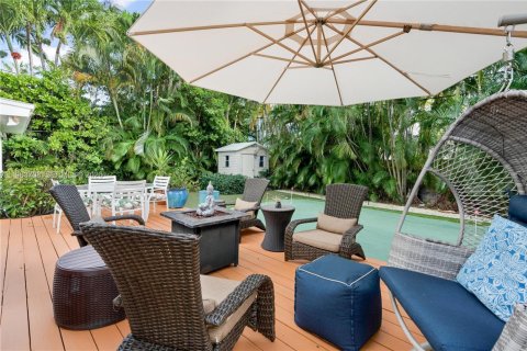 House in Key Biscayne, Florida 3 bedrooms, 121.14 sq.m. № 2051780 - photo 21