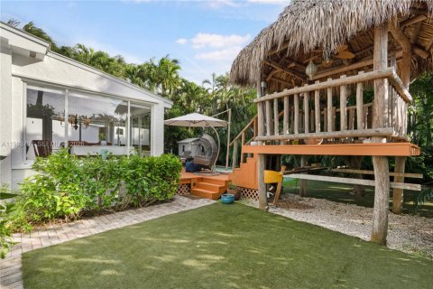 House in Key Biscayne, Florida 3 bedrooms, 121.14 sq.m. № 2051780 - photo 18