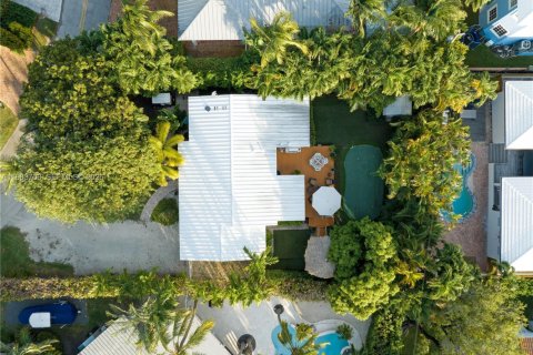 House in Key Biscayne, Florida 3 bedrooms, 121.14 sq.m. № 2051780 - photo 30