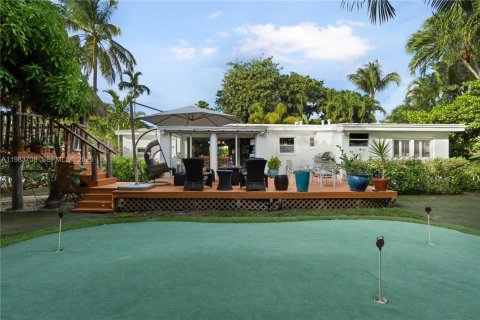 House in Key Biscayne, Florida 3 bedrooms, 121.14 sq.m. № 2051780 - photo 24
